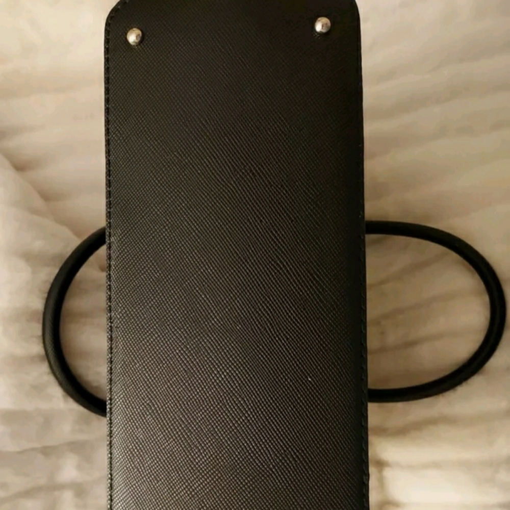 Black Guess hand bag